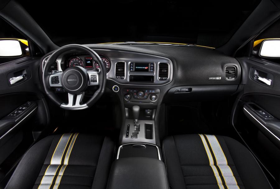  Dodge Charger SRT8 Super Bee 2012 года  (фото 7 из 39)